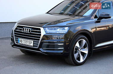 Позашляховик / Кросовер Audi Q7 2016 в 