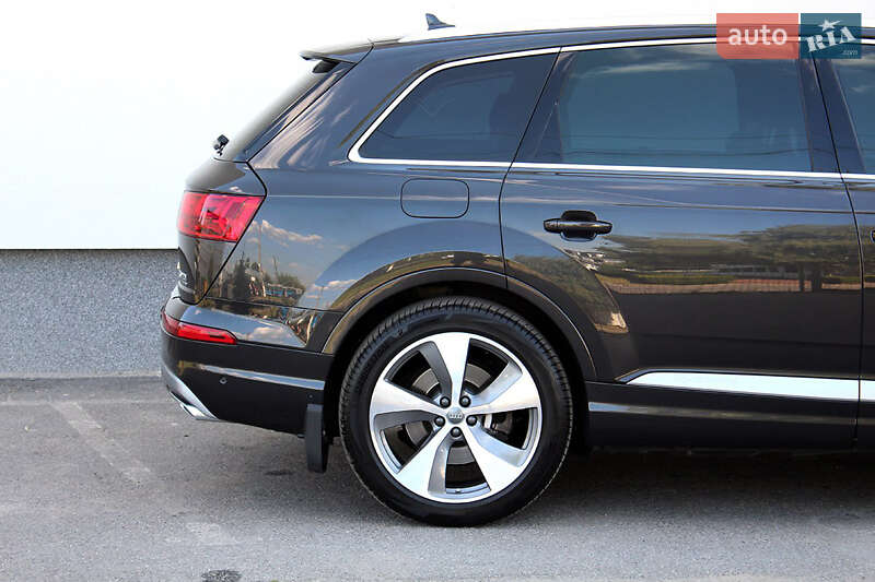 Позашляховик / Кросовер Audi Q7 2016 в Вінниці