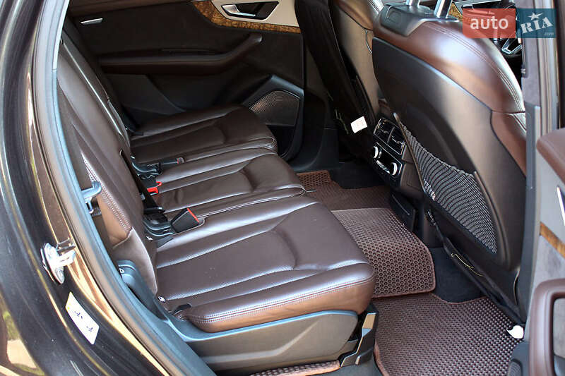 Позашляховик / Кросовер Audi Q7 2016 в Вінниці