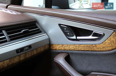 Позашляховик / Кросовер Audi Q7 2016 в 