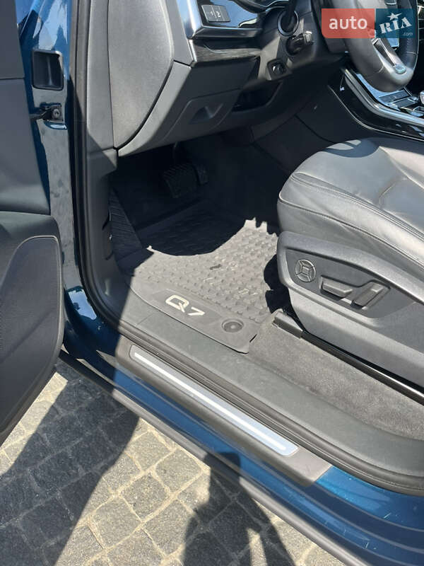 Позашляховик / Кросовер Audi Q7 2020 в Житомирі