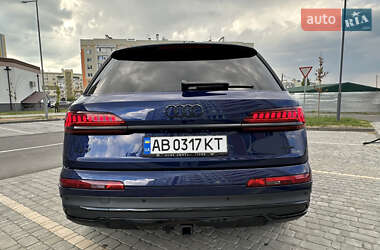 Позашляховик / Кросовер Audi Q7 2020 в 