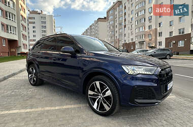 Позашляховик / Кросовер Audi Q7 2020 в 