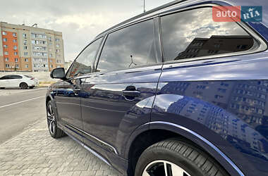 Позашляховик / Кросовер Audi Q7 2020 в 