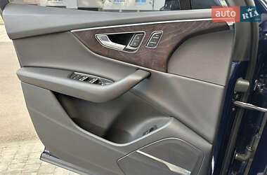 Позашляховик / Кросовер Audi Q7 2020 в 