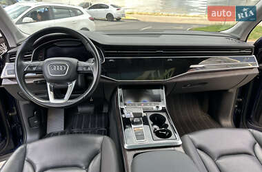 Позашляховик / Кросовер Audi Q7 2020 в 