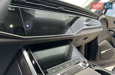 Позашляховик / Кросовер Audi Q7 2020 в 