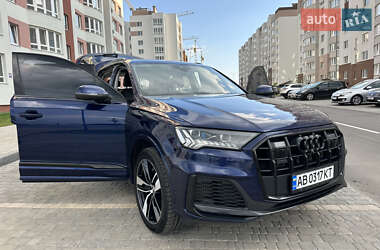 Позашляховик / Кросовер Audi Q7 2020 в 