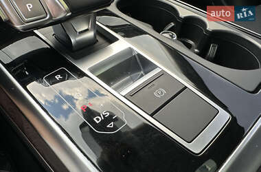 Позашляховик / Кросовер Audi Q7 2020 в 