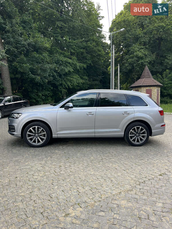 Позашляховик / Кросовер Audi Q7 2017 в Чернівцях