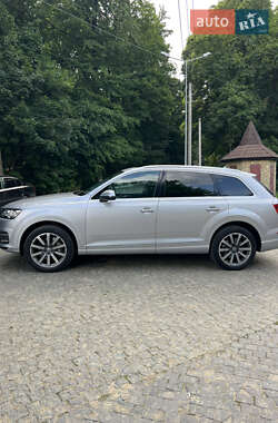 Внедорожник / Кроссовер Audi Q7 2017 в 