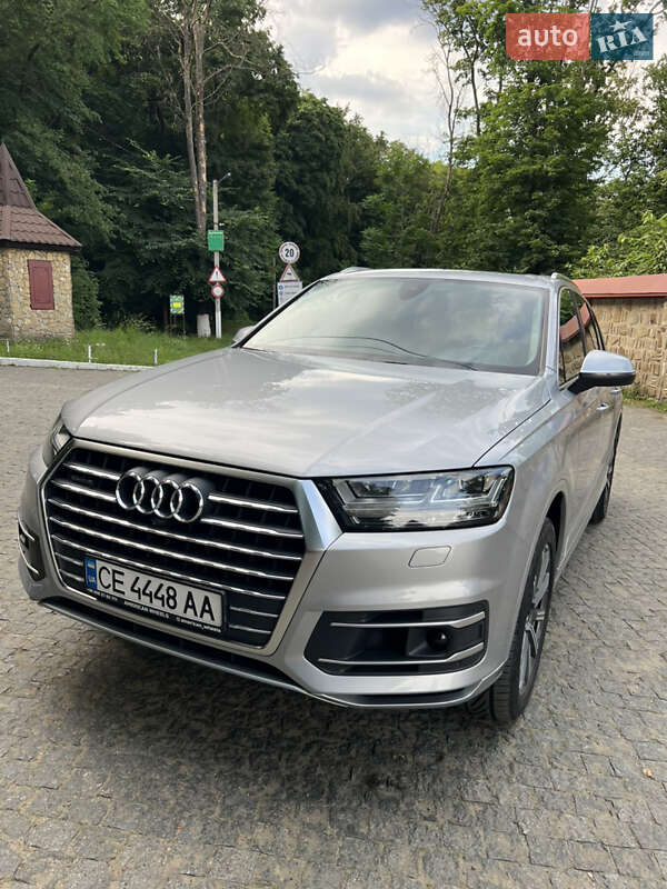 Позашляховик / Кросовер Audi Q7 2017 в Чернівцях
