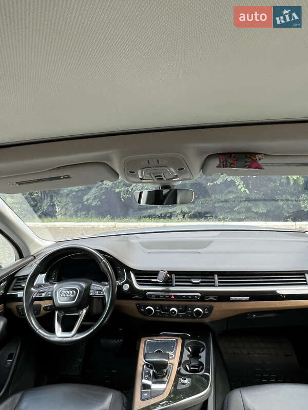 Позашляховик / Кросовер Audi Q7 2017 в Чернівцях
