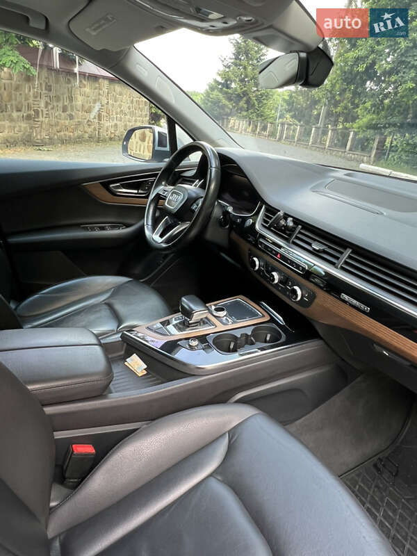 Позашляховик / Кросовер Audi Q7 2017 в Чернівцях