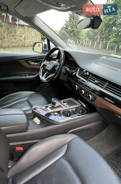 Внедорожник / Кроссовер Audi Q7 2017 в 