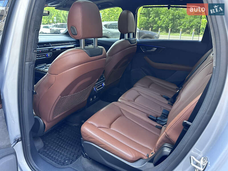 Позашляховик / Кросовер Audi Q7 2017 в Луцьку
