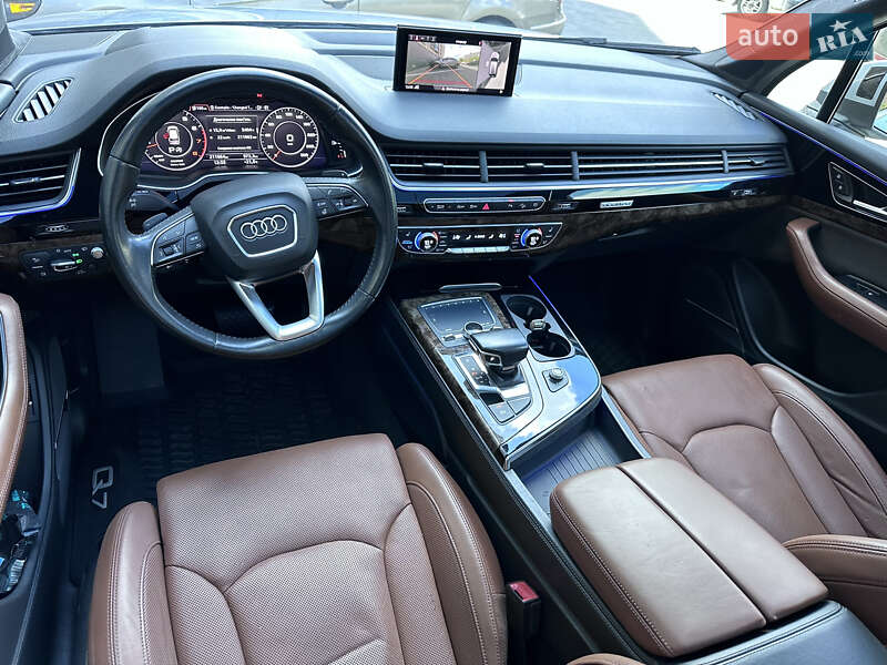 Позашляховик / Кросовер Audi Q7 2017 в Луцьку
