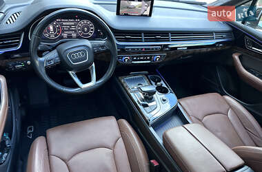 Внедорожник / Кроссовер Audi Q7 2017 в 