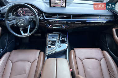 Внедорожник / Кроссовер Audi Q7 2017 в 