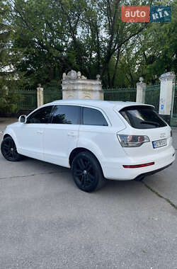 Позашляховик / Кросовер Audi Q7 2006 в 