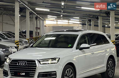 Внедорожник / Кроссовер Audi Q7 2017 в 