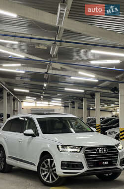 Внедорожник / Кроссовер Audi Q7 2017 в 