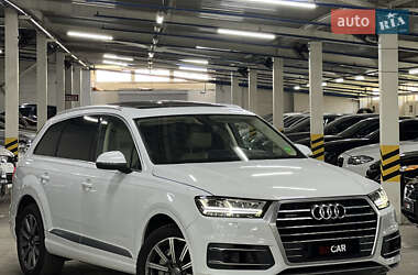 Внедорожник / Кроссовер Audi Q7 2017 в 
