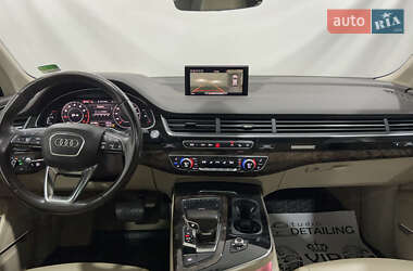 Внедорожник / Кроссовер Audi Q7 2017 в 