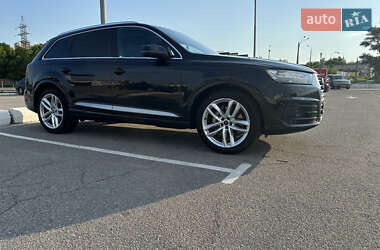 Позашляховик / Кросовер Audi Q7 2018 в 