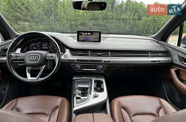 Внедорожник / Кроссовер Audi Q7 2017 в 