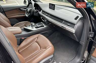 Внедорожник / Кроссовер Audi Q7 2017 в 