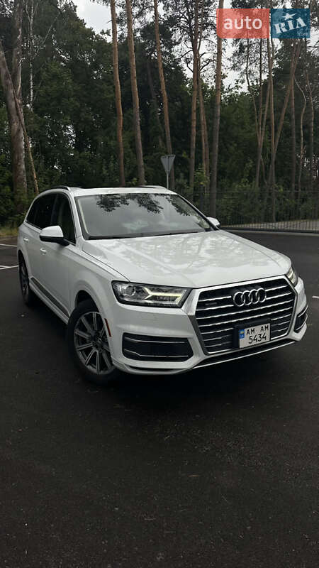 Позашляховик / Кросовер Audi Q7 2017 в 