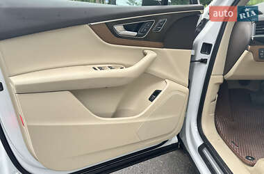 Позашляховик / Кросовер Audi Q7 2017 в 