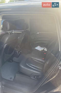 Позашляховик / Кросовер Audi Q7 2013 в 