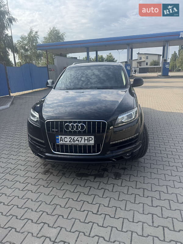 Позашляховик / Кросовер Audi Q7 2013 в 
