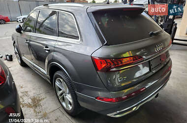 Позашляховик / Кросовер Audi Q7 2020 в 