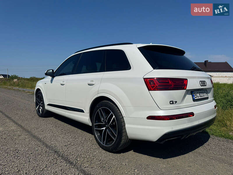 Позашляховик / Кросовер Audi Q7 2016 в Луцьку