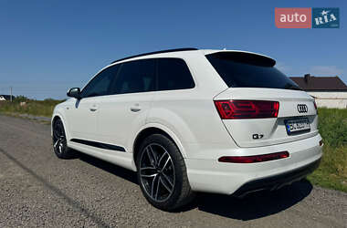 Позашляховик / Кросовер Audi Q7 2016 в 