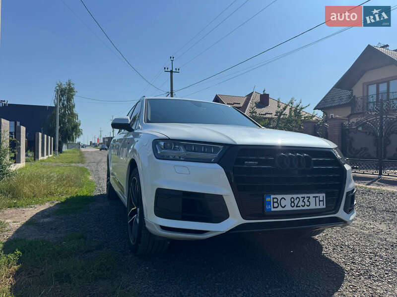 Позашляховик / Кросовер Audi Q7 2016 в Луцьку