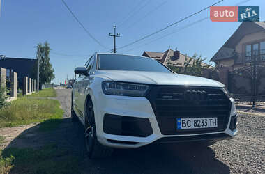 Позашляховик / Кросовер Audi Q7 2016 в 