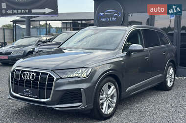 Внедорожник / Кроссовер Audi Q7 2020 в 