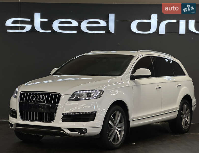 Позашляховик / Кросовер Audi Q7 2013 в 