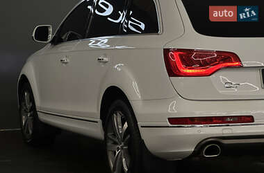 Позашляховик / Кросовер Audi Q7 2013 в 