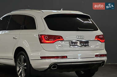 Позашляховик / Кросовер Audi Q7 2013 в 