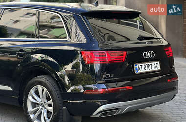 Позашляховик / Кросовер Audi Q7 2016 в 