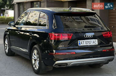 Позашляховик / Кросовер Audi Q7 2016 в 