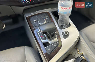 Позашляховик / Кросовер Audi Q7 2016 в 