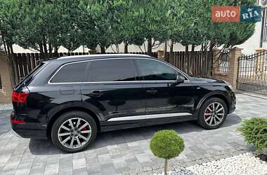 Внедорожник / Кроссовер Audi Q7 2016 в 