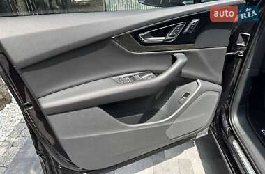 Внедорожник / Кроссовер Audi Q7 2016 в 