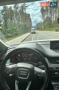 Внедорожник / Кроссовер Audi Q7 2016 в 